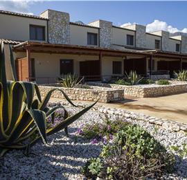 2 bedroom seaside apartments with shared pool, sleeps 4-5